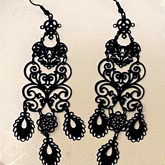 2 pairs of Pretty dangle earrings. Hypo-allergenic posts. 3’ long - Picture 1 of 4